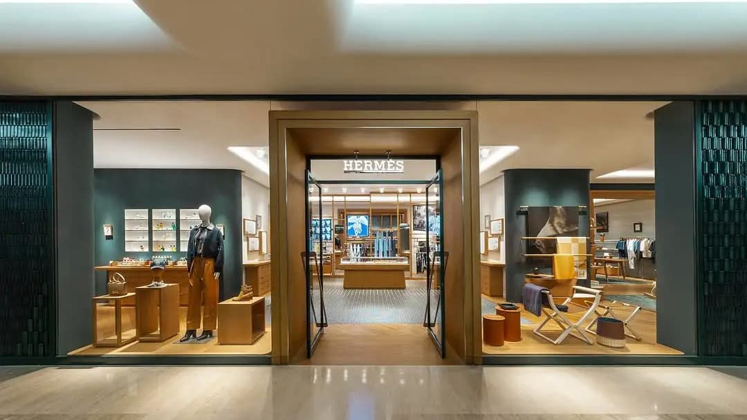 Custom Jewelry Showcases & Displays